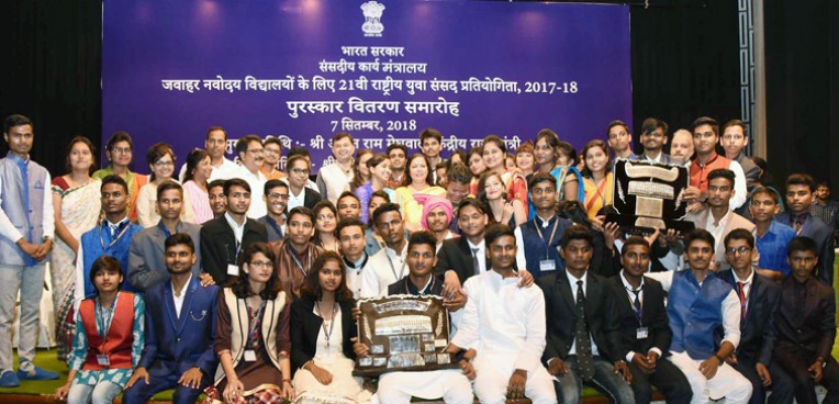 राष्ट्रीय युवा संसद प्रतियोगियों को सम्मान