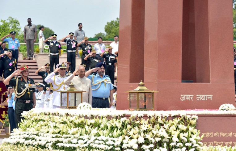 वीर शहीद जवानों को श्रद्धांजलि