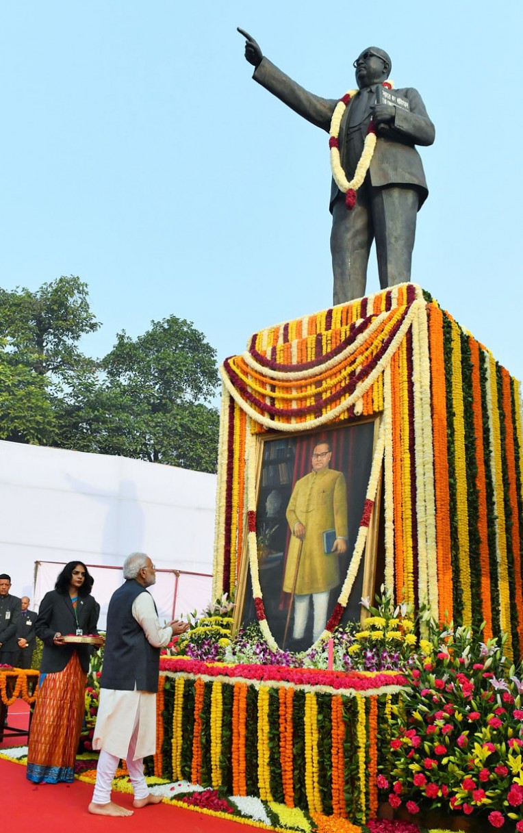 मोदी की बाबासाहेब को श्रद्धांजलि