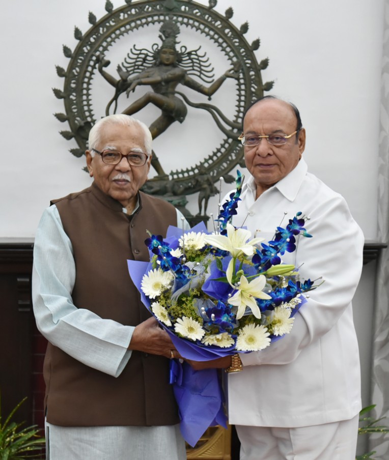 राज्यपाल से मिले वाघेला