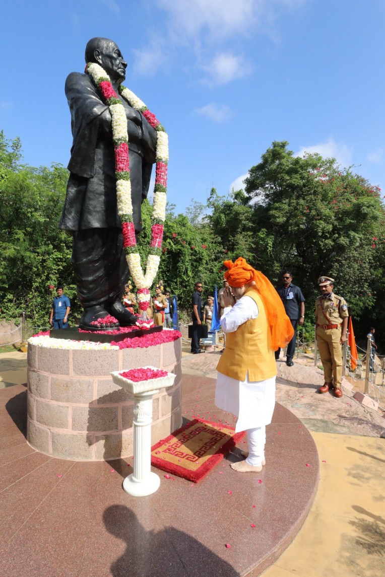 सरदार वल्लभभाई पटेल को नमन
