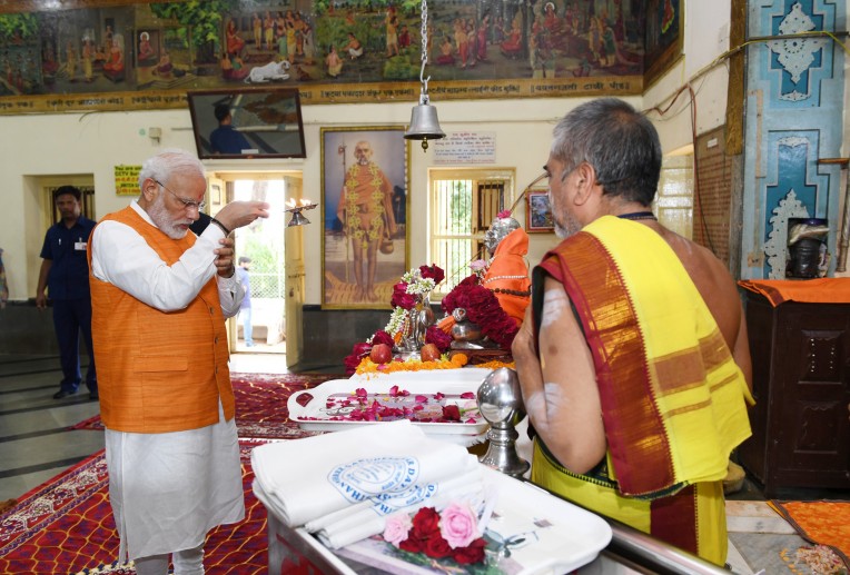 मोदी की दत्त मंदिर में पूजा-अर्चना