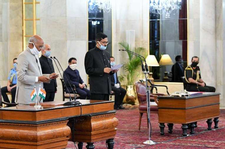 राष्ट्रपति ने सवीसी को शपथ दिलाई