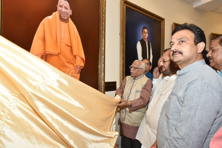 मुख्यमंत्री दीर्घा में योगी आदित्यनाथ