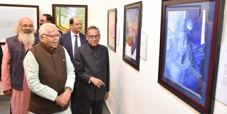 राज्यपाल ने देखी चित्रकला प्रदर्शनी