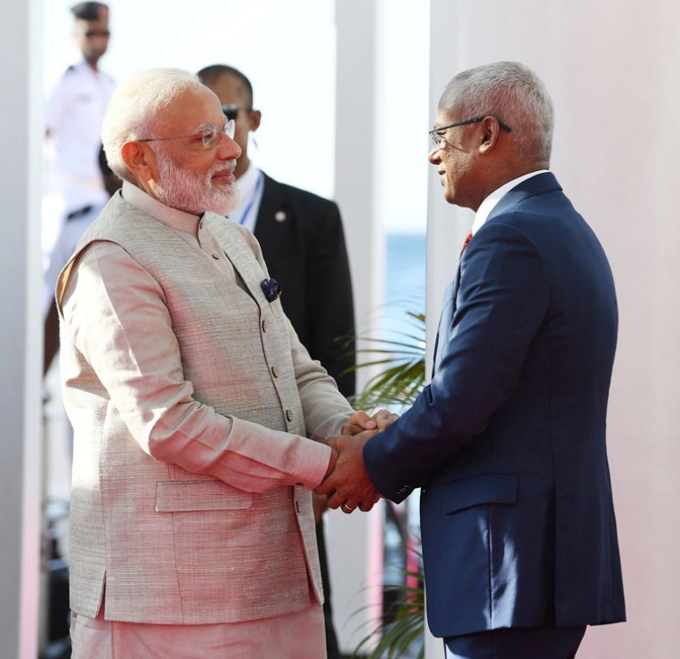 राष्ट्रपति ने की मोदी की अगवानी