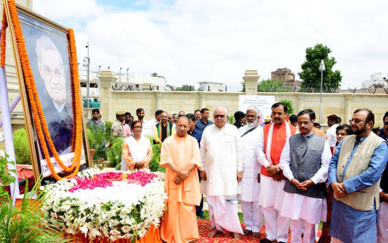 अटलजी को पुण्यतिथि पर श्रद्धांजलि