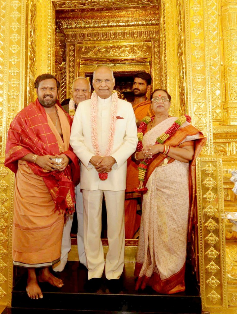 श्रीलक्ष्मी नारायणी मंदिर में कोविंद