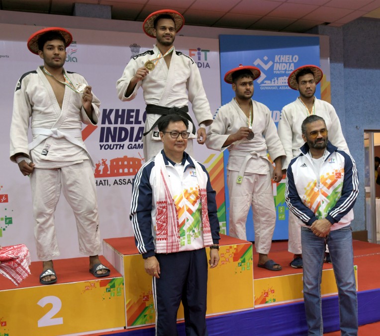 जूडो विजेताओं संग रिजिजू व शेट्टी