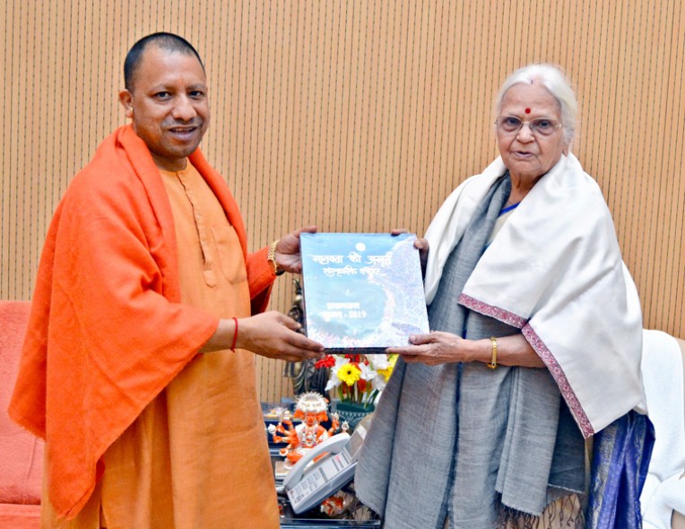 मुख्यमंत्री योगी से मिलीं मृदुला सिन्हा