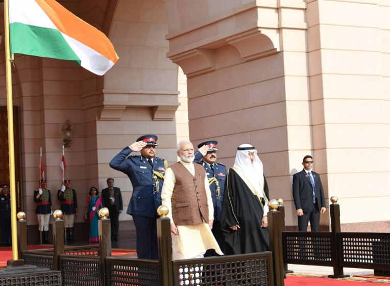 प्रधानमंत्री मोदी का रस्‍मी स्वागत