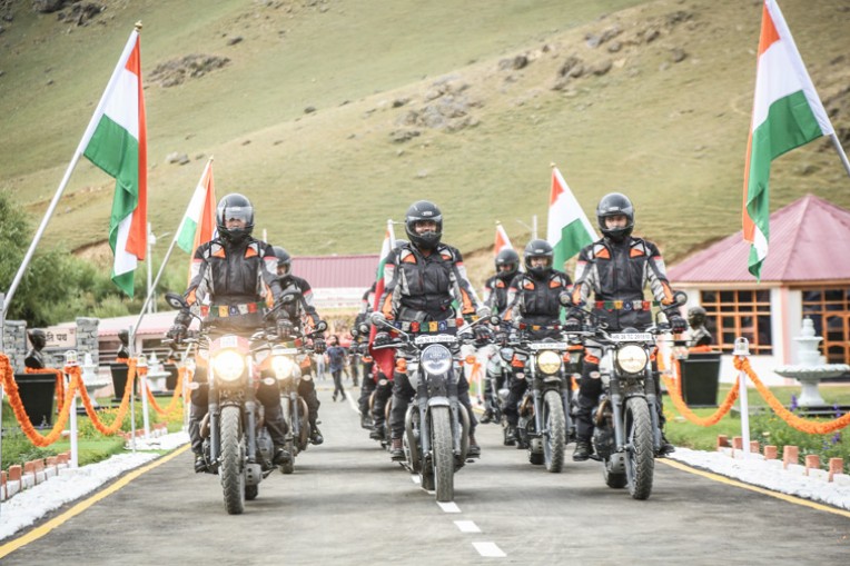 मोटरसाइकिल अभियान दल द्रास पहुंचा