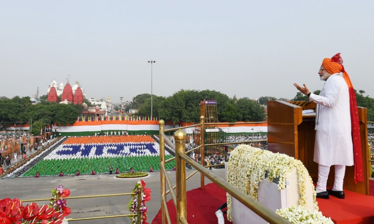 'गले लगाकर कश्मीर का समाधान'