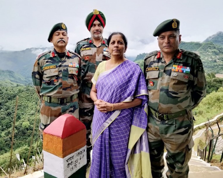 भारत-म्यांमार सीमा पर रक्षामंत्री