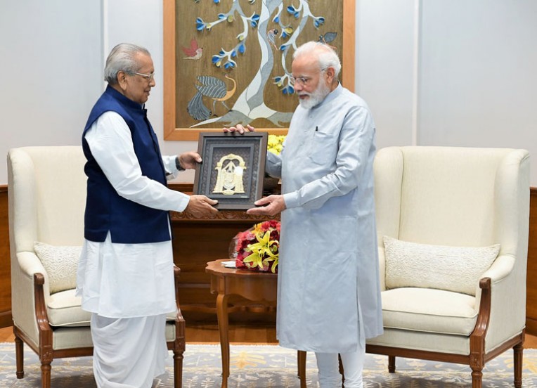 आंध्र प्रदेश के राज्यपाल मोदी से मिले