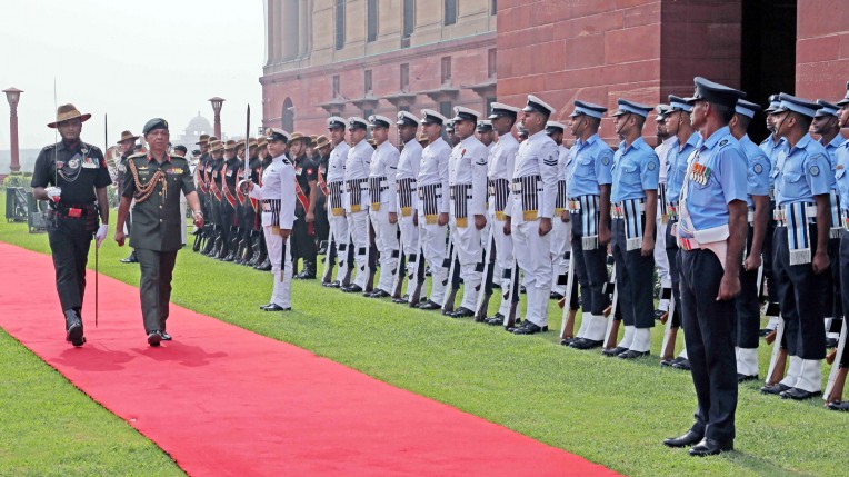 सलामी गारद का निरीक्षण