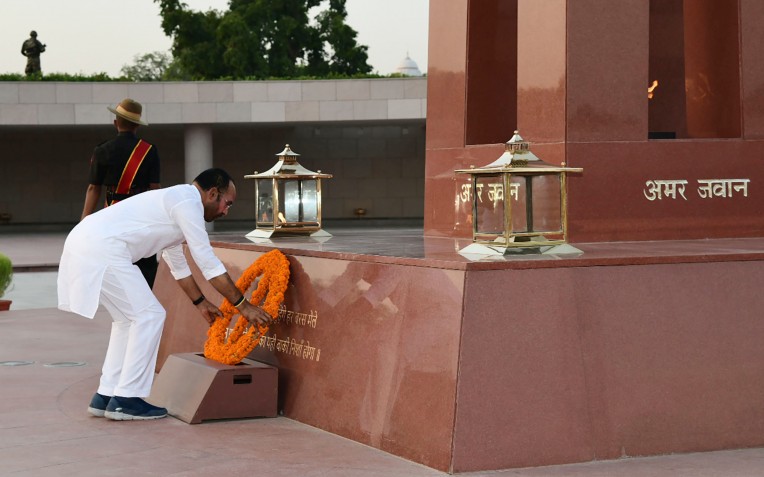 गृह राज्यमंत्री की शहीदों को श्रद्धांजलि