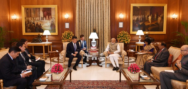 किर्गिस्तान के राष्ट्रपति से मिले मोदी
