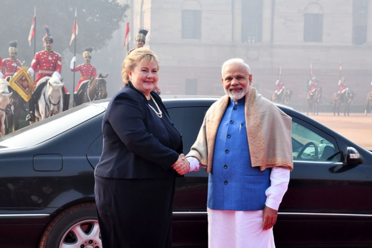 नरेंद्र मोदी ने किया स्वागत