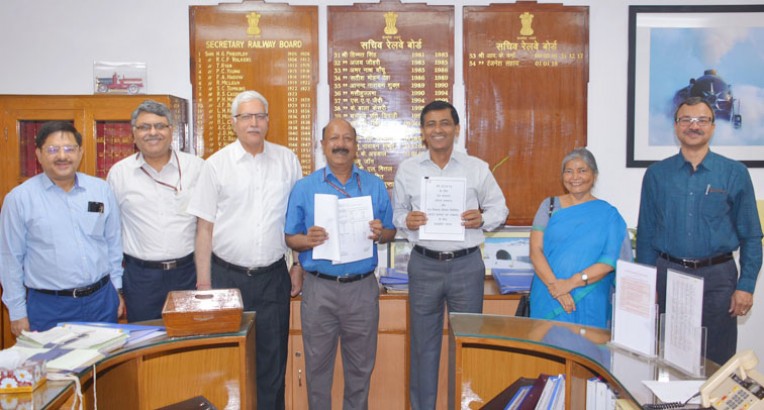 रेल मंत्रालय एवं आरवीएनएल में करार