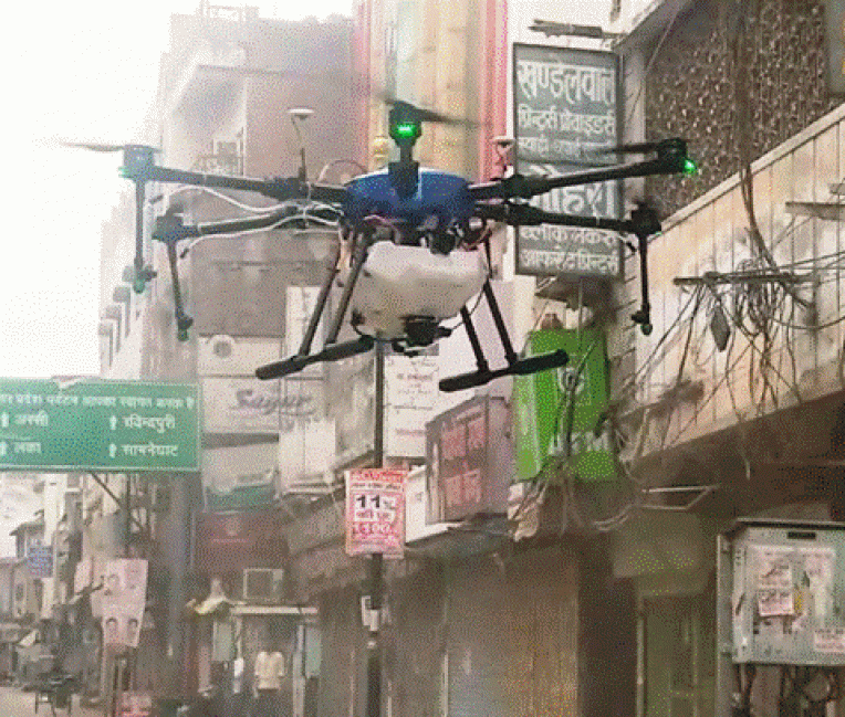 वाराणसी में ड्रोन से रोगाणुनाशन स्प्रे