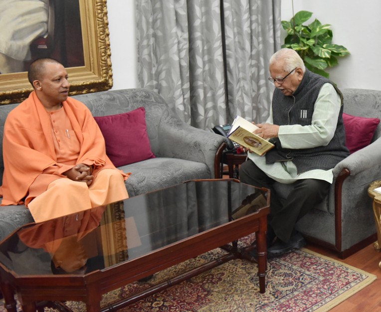 मुख्यमंत्री योगी की राज्यपाल से भेंट