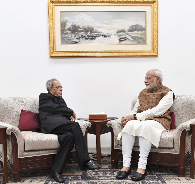 प्रणब मुखर्जी की नरेंद्र मोदी से भेंट
