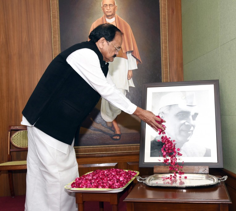 बाल दिवस पर नेहरूजी को पुष्पांजलि