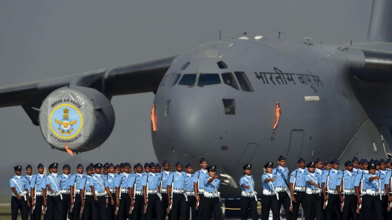 वायुसेना दिवस पर प्रधानमंत्री की सलामी