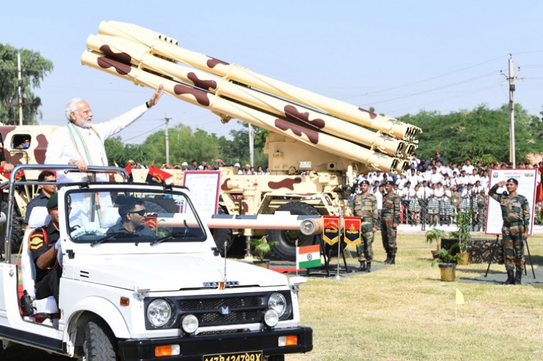 प्रधानमंत्री नरेंद्र मोदी को गार्ड ऑफ ऑनर